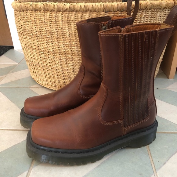 Dr Martens Amaayah Lo Chelsea Boot - Picture 2 of 7